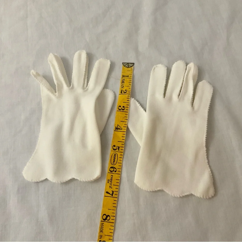 Vintage Girls Ivory/Cream Gloves c1960s